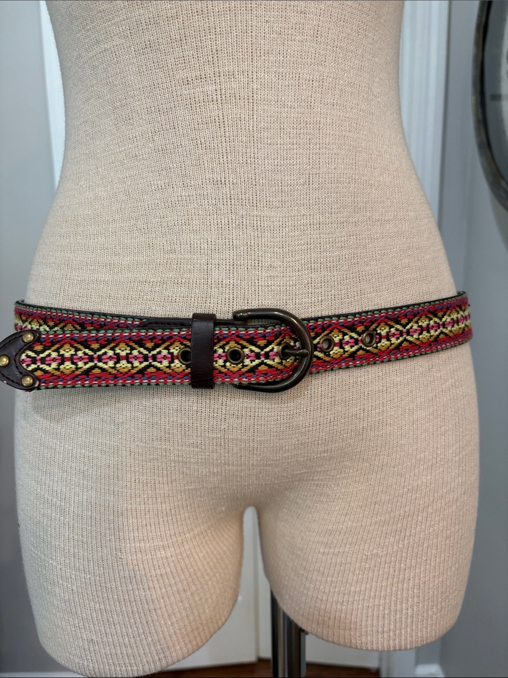 Colorful woven tapestry sz M belt